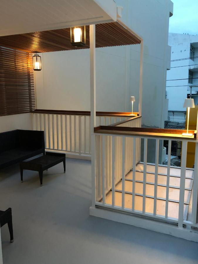 Yellow Door HHQ Zewnętrze zdjęcie